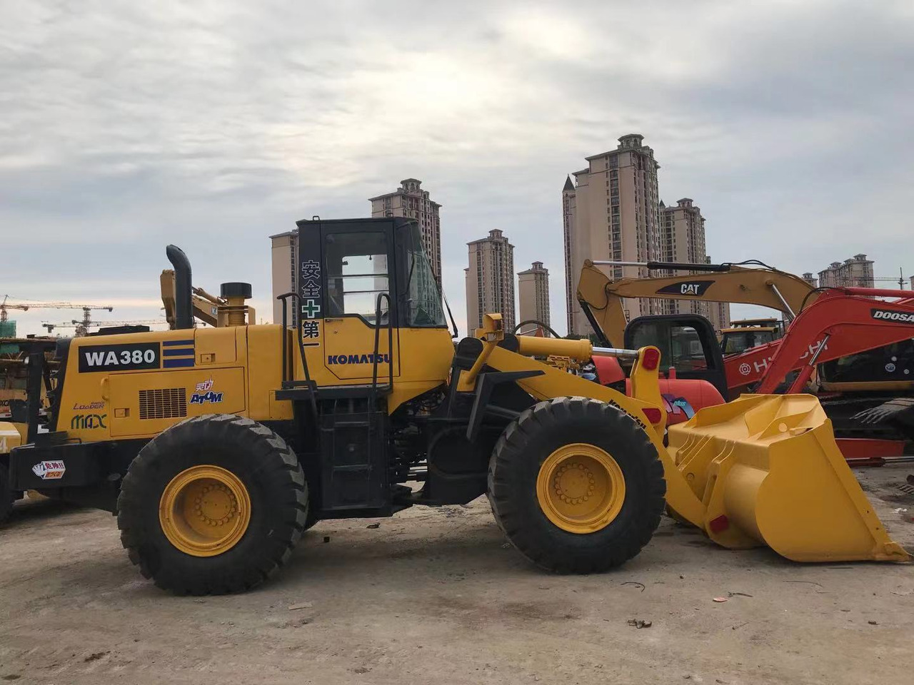 BACKHOE LOADER Certified Pre-Owned Komatsu WA380-3 | Heavy-Duty Loader for Mining/ Construction - Price Negotiable! - Wheel loader: picture 3 BACKHOE LOADER Certified Pre-Owned Komatsu WA380-3 | Heavy-Duty Loader for Mining/ Construction - Price Negotiable! - Wheel loader: picture 3