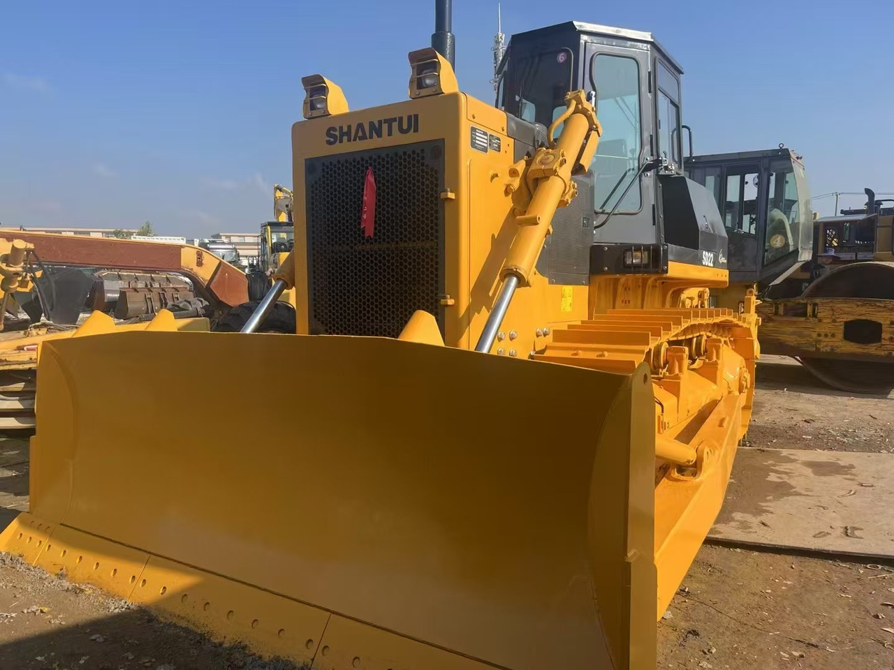 BULLDOZER China Brand Bulldozer Shantui SD22 Used Bulldozer Low Price Bulldozer Market Machinery and Equipment for Sale - Bulldozer: picture 1 BULLDOZER China Brand Bulldozer Shantui SD22 Used Bulldozer Low Price Bulldozer Market Machinery and Equipment for Sale - Bulldozer: picture 1