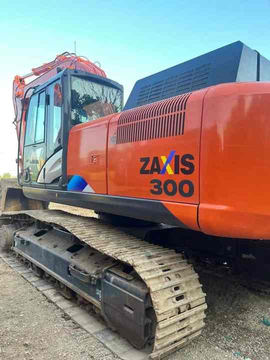 Original Japan Hitachi ZX300 Excavator Hitachi Excavator in Low Price for Hot Sale - Crawler excavator: picture 2 Original Japan Hitachi ZX300 Excavator Hitachi Excavator in Low Price for Hot Sale - Crawler excavator: picture 2