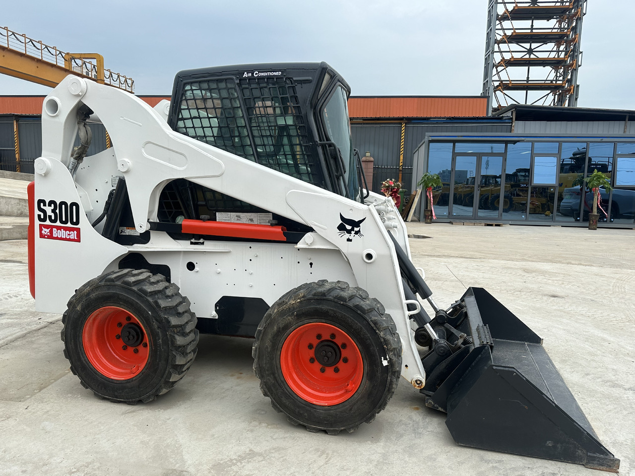 Second hand Hot sale skid-steers Bobcat S300 - Skid steer loader: picture 4 Second hand Hot sale skid-steers Bobcat S300 - Skid steer loader: picture 4