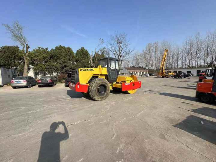 Used Dynapac CA301 Vibratory Roller with Less Working Time and Superior Performance Used Dynapac 251d/301D Roller for Sale - Road roller: picture 5 Used Dynapac CA301 Vibratory Roller with Less Working Time and Superior Performance Used Dynapac 251d/301D Roller for Sale - Road roller: picture 5