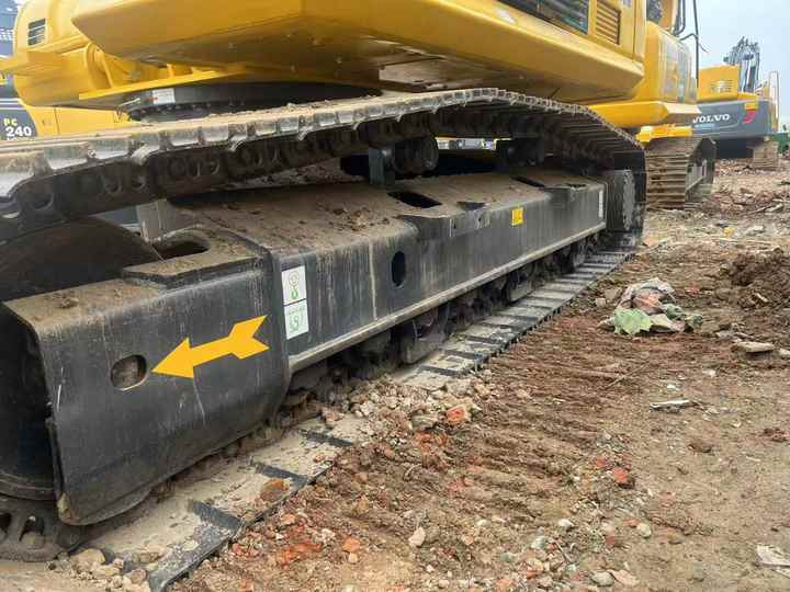 Used Good Quality Japan Original PC240-8 in Good Condition PC240-8 Komatsu - Crawler excavator: picture 4 Used Good Quality Japan Original PC240-8 in Good Condition PC240-8 Komatsu - Crawler excavator: picture 4