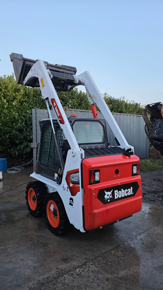 BOBCAT S100 - Skid steer loader: picture 1 BOBCAT S100 - Skid steer loader: picture 1
