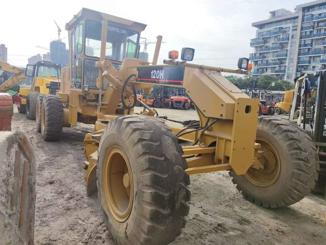 CATERPILLAR 120H - Grader: picture 2 CATERPILLAR 120H - Grader: picture 2