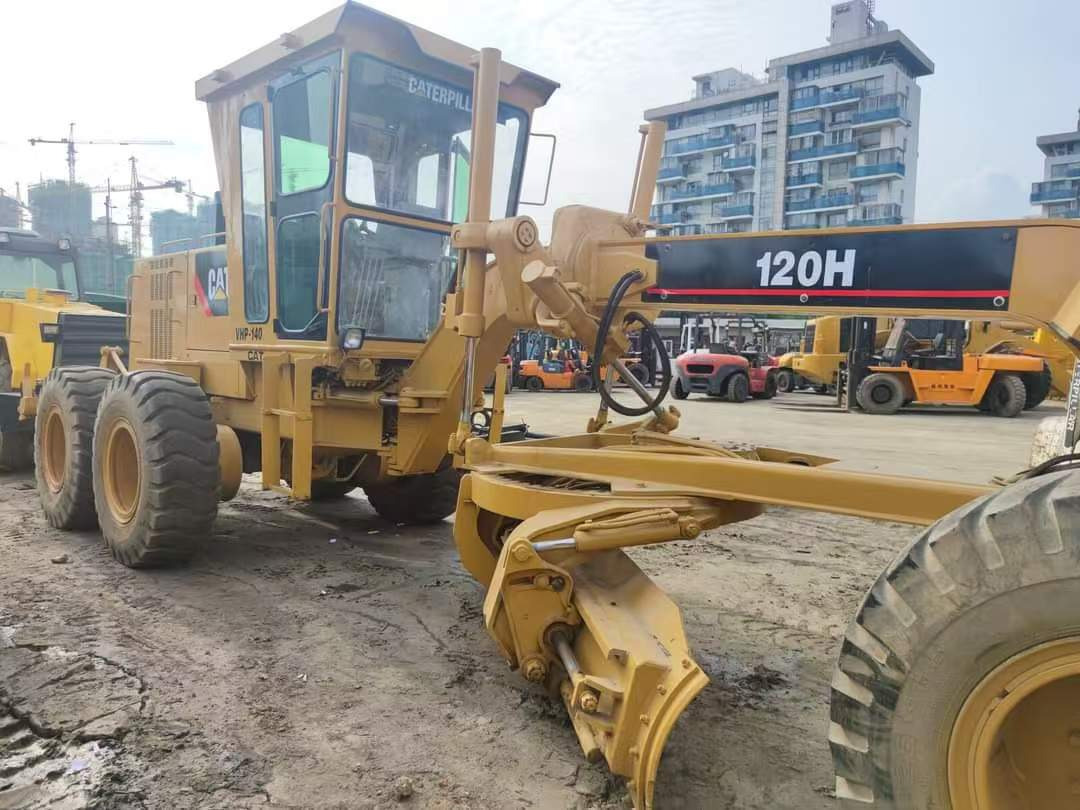 CATERPILLAR 120H - Grader: picture 3 CATERPILLAR 120H - Grader: picture 3