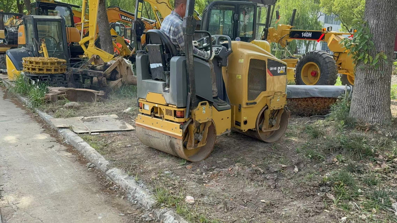 CATERPILLAR CB14B - Road roller: picture 1 CATERPILLAR CB14B - Road roller: picture 1