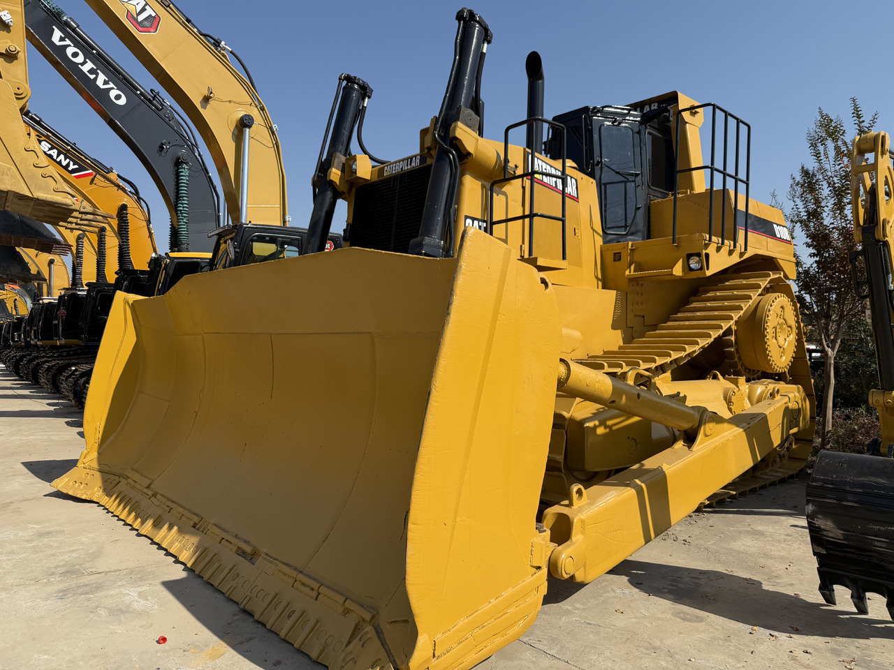 CATERPILLAR D10R - Bulldozer: picture 1 CATERPILLAR D10R - Bulldozer: picture 1