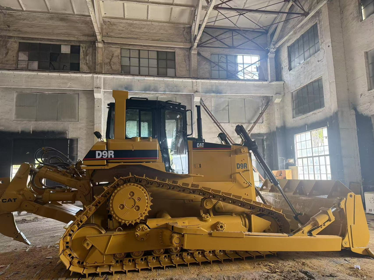 CATERPILLAR D9R - Bulldozer: picture 2 CATERPILLAR D9R - Bulldozer: picture 2