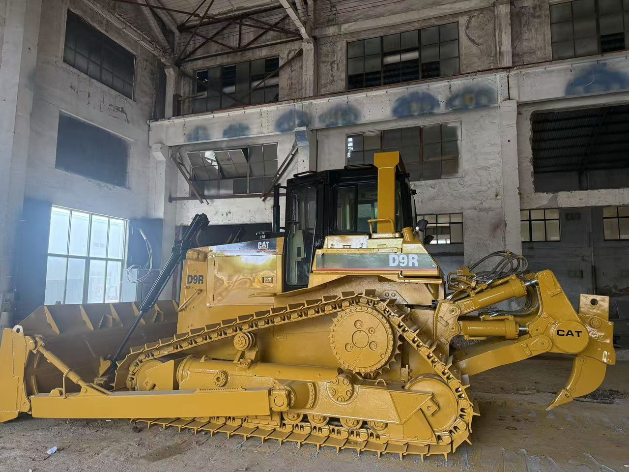 CATERPILLAR D9R - Bulldozer: picture 1 CATERPILLAR D9R - Bulldozer: picture 1