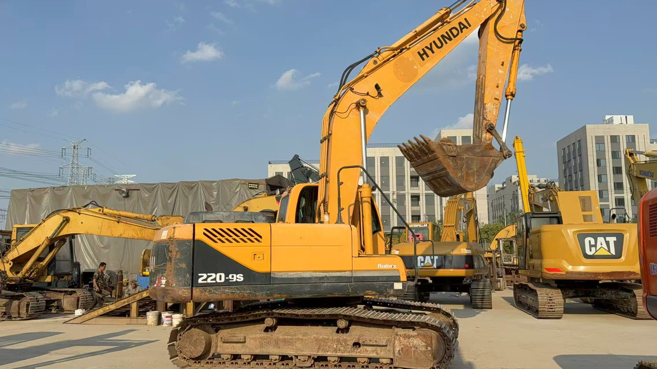 HYUNDAI R220LC-9S - Crawler excavator: picture 3 HYUNDAI R220LC-9S - Crawler excavator: picture 3