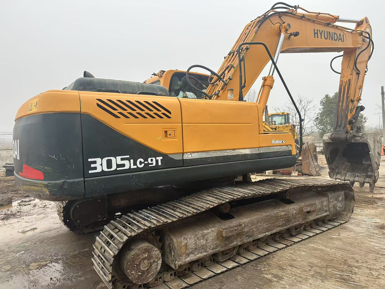 HYUNDAI R305LC-9T - Crawler excavator: picture 2 HYUNDAI R305LC-9T - Crawler excavator: picture 2