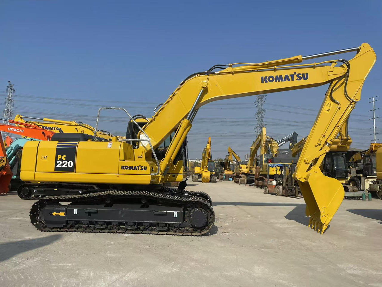 KOMATSU PC220-7 - Crawler excavator: picture 1 KOMATSU PC220-7 - Crawler excavator: picture 1