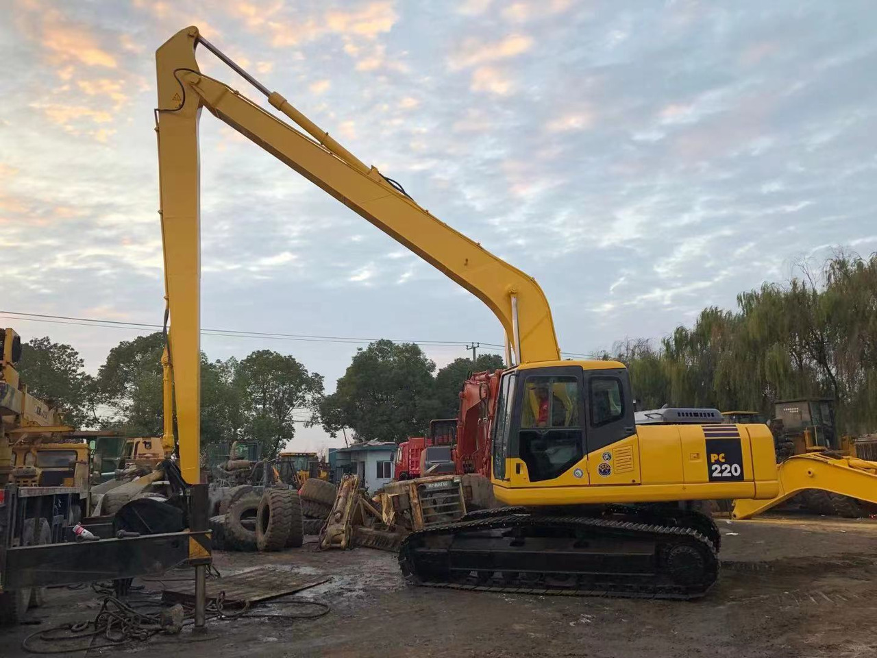 KOMATSU PC220-7 - Crawler excavator: picture 3 KOMATSU PC220-7 - Crawler excavator: picture 3