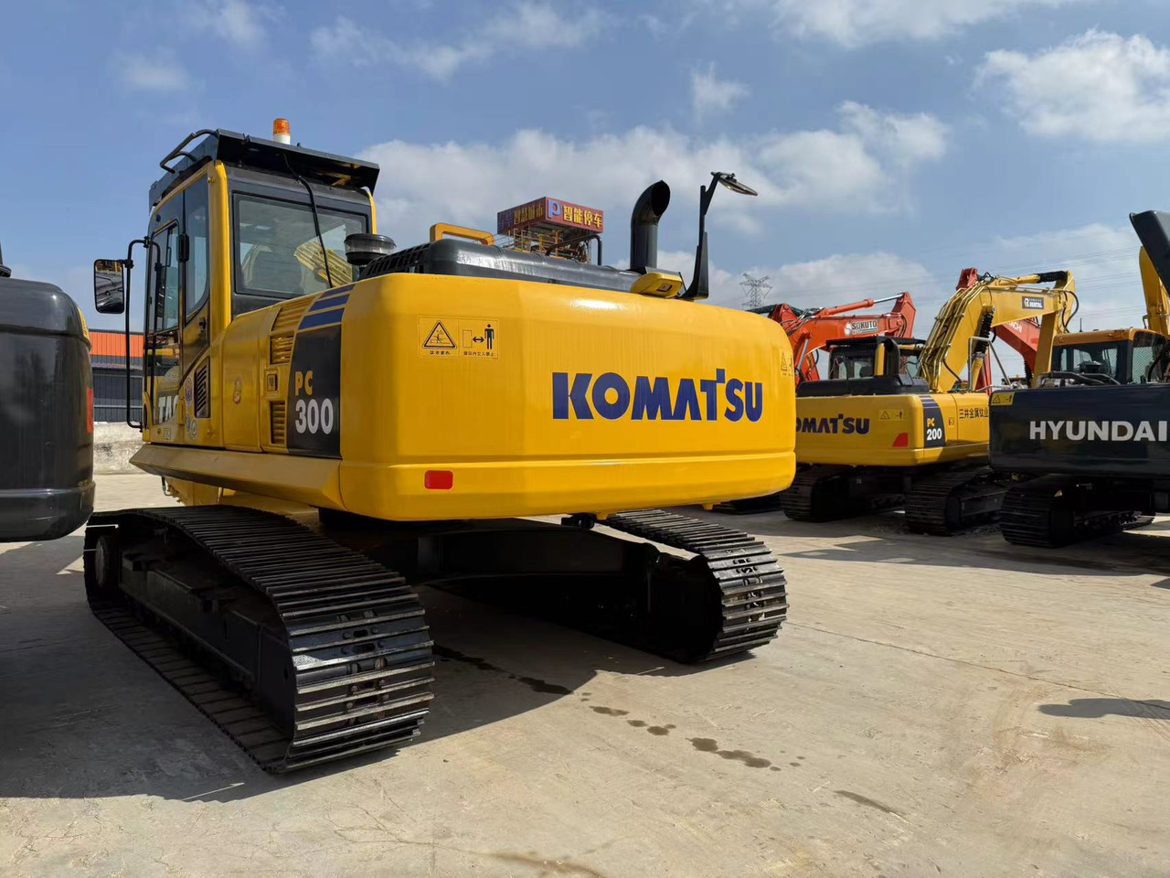 KOMATSU PC300-8 - Crawler excavator: picture 2 KOMATSU PC300-8 - Crawler excavator: picture 2