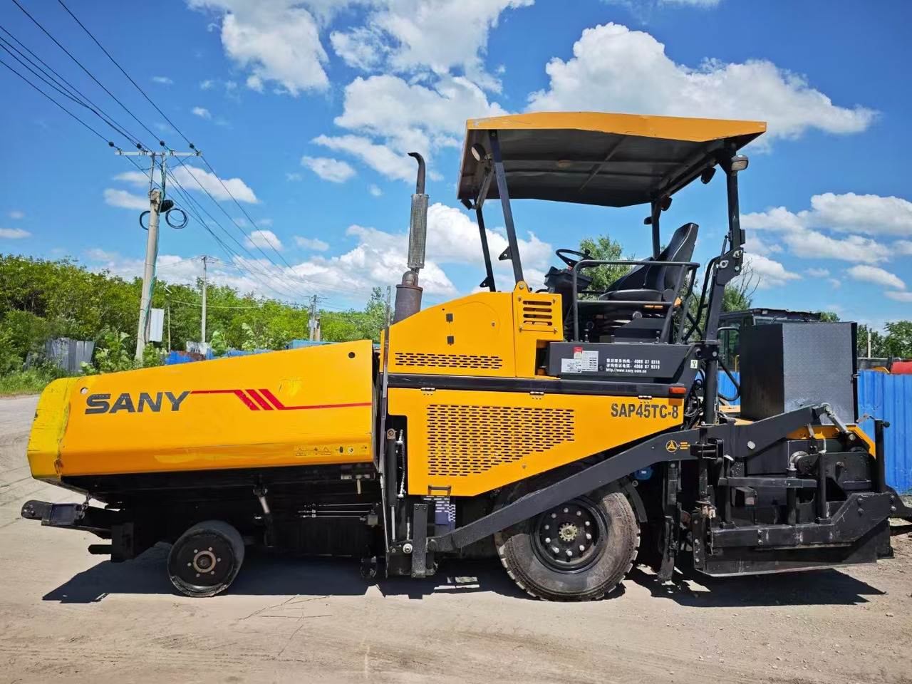 SANY SAP45TC-8 - Asphalt paver: picture 1 SANY SAP45TC-8 - Asphalt paver: picture 1