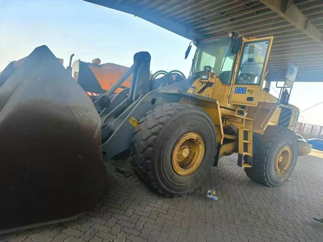 VOLVO L180E - Wheel loader: picture 3 VOLVO L180E - Wheel loader: picture 3