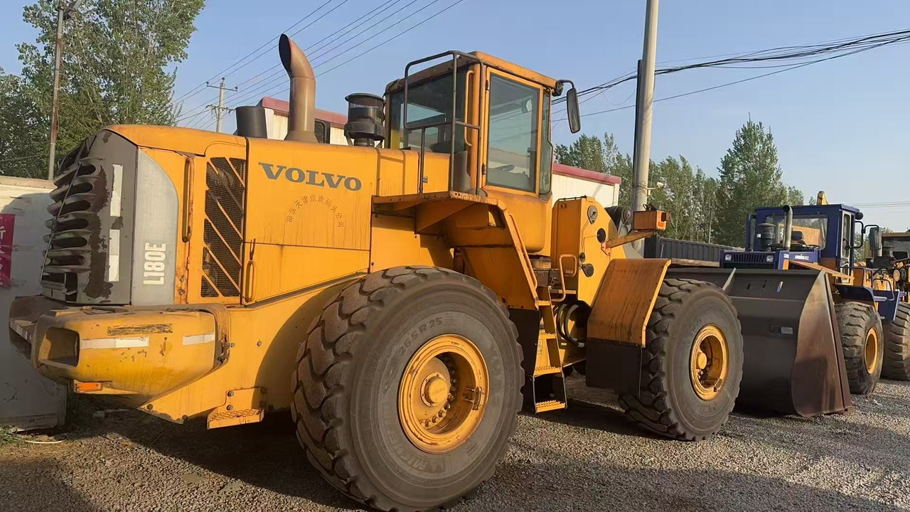 VOLVO L180E - Wheel loader: picture 1 VOLVO L180E - Wheel loader: picture 1