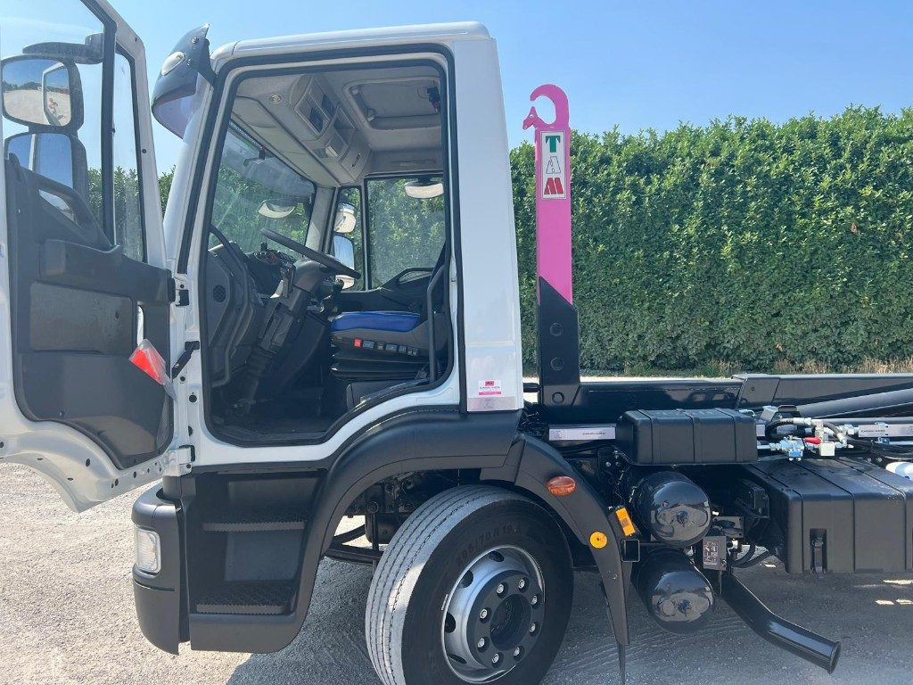 IVECO EUROCARGO 140E25 SCARRABILE - Hook lift truck: picture 4 IVECO EUROCARGO 140E25 SCARRABILE - Hook lift truck: picture 4