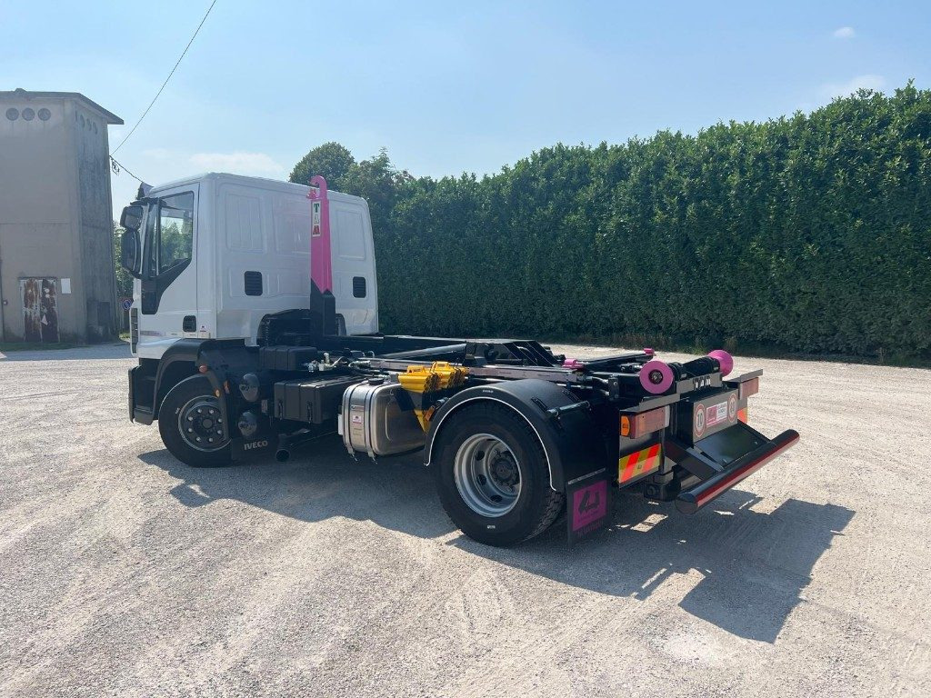IVECO EUROCARGO 140E25 SCARRABILE - Hook lift truck: picture 3 IVECO EUROCARGO 140E25 SCARRABILE - Hook lift truck: picture 3