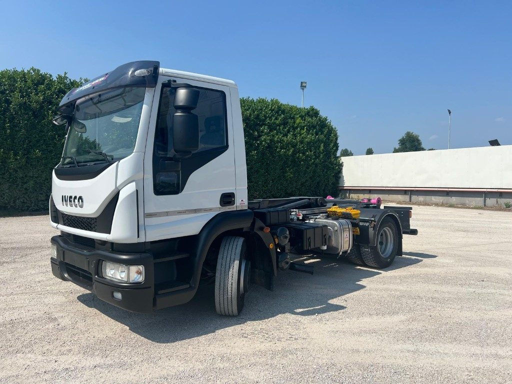 IVECO EUROCARGO 140E25 SCARRABILE - Hook lift truck: picture 1 IVECO EUROCARGO 140E25 SCARRABILE - Hook lift truck: picture 1