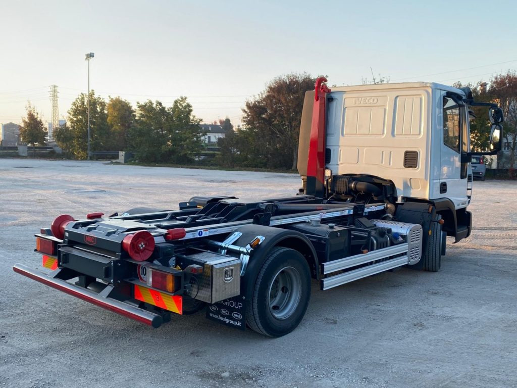 Hook lift truck IVECO EUROCARGO 80 E18 CON IMPIANTO SCARRABILE NUO: picture 8