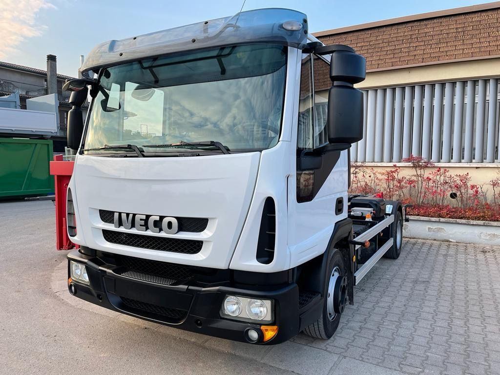 Hook lift truck IVECO EUROCARGO 80 E18 CON IMPIANTO SCARRABILE NUO: picture 9
