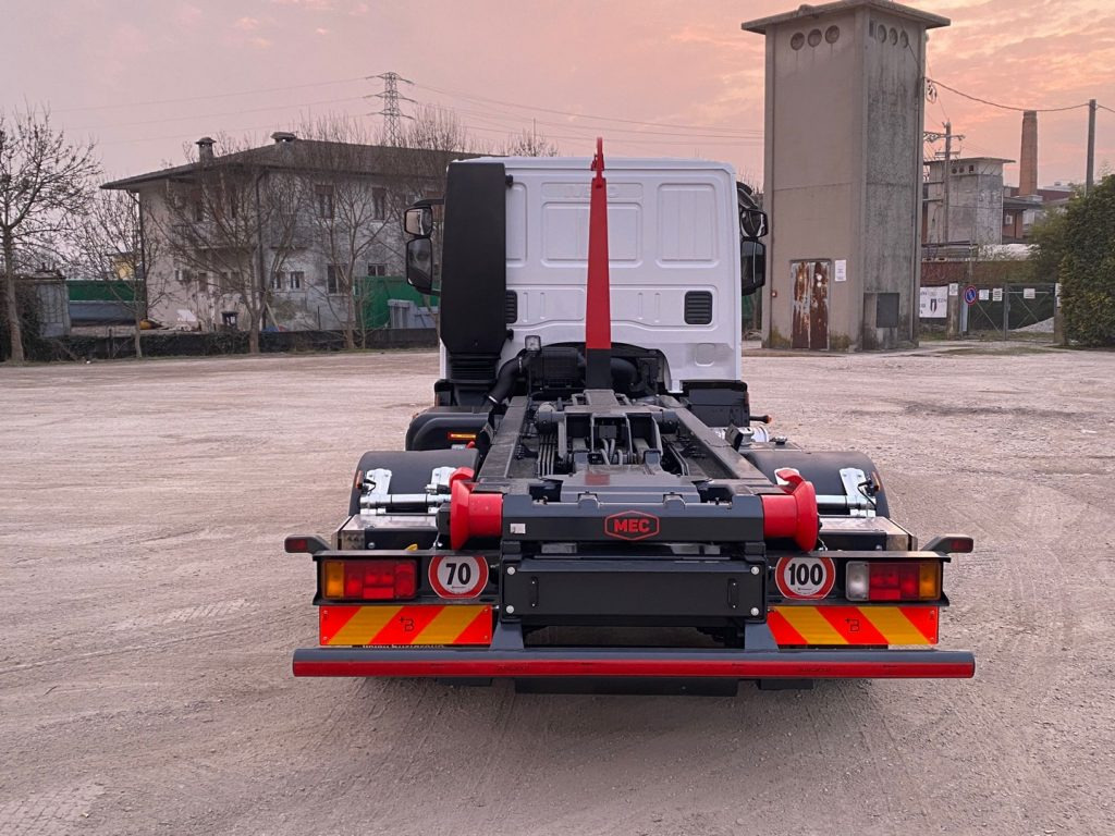 Hook lift truck IVECO EUROCARGO 80 E18 CON IMPIANTO SCARRABILE NUO: picture 16