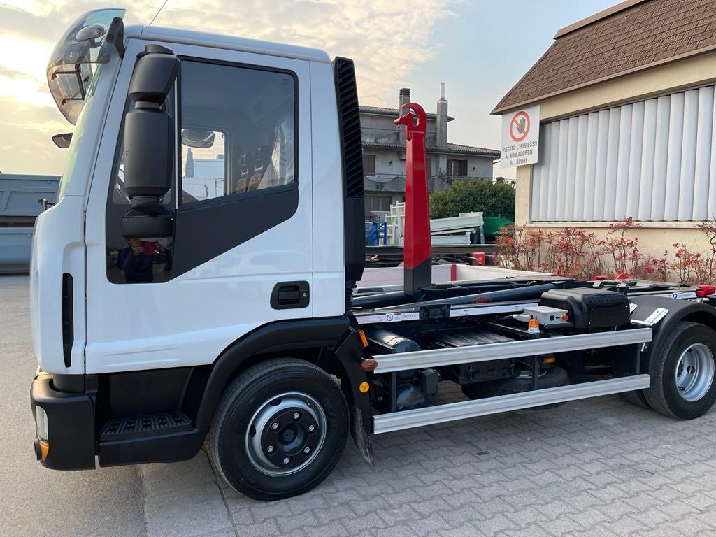 Hook lift truck IVECO EUROCARGO 80 E18 CON IMPIANTO SCARRABILE NUO: picture 10