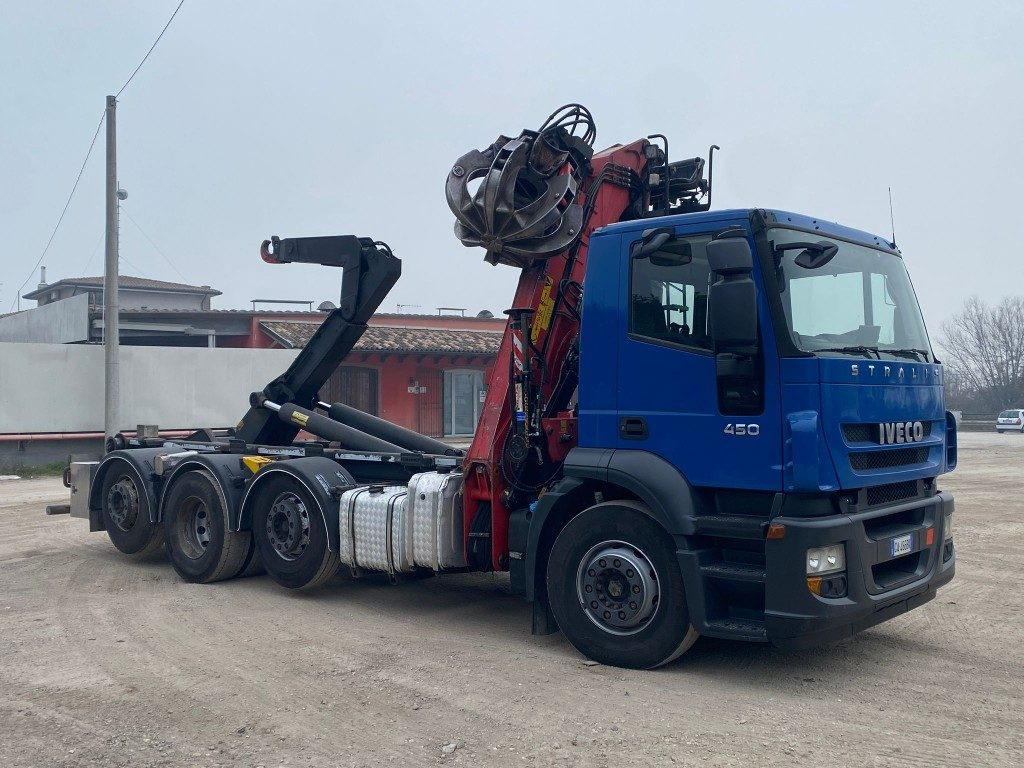 IVECO STRALIS 260.450 SCARRABILE CON GRU - Hook lift truck, Crane truck: picture 1 IVECO STRALIS 260.450 SCARRABILE CON GRU - Hook lift truck, Crane truck: picture 1