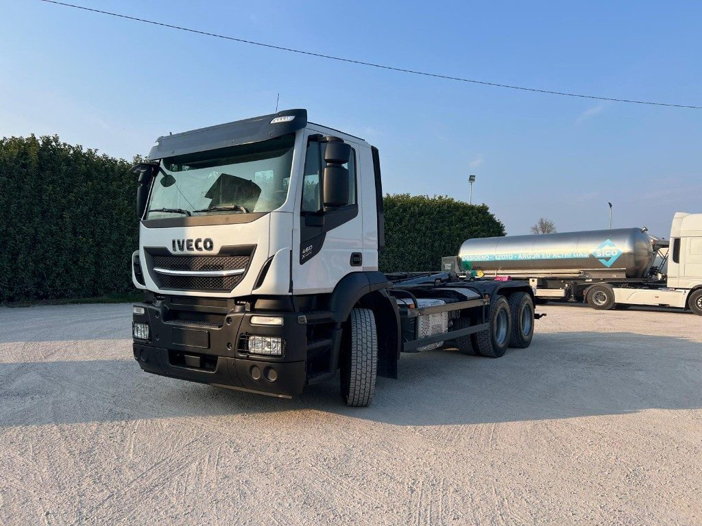 IVECO STRALIS 460 X-WAY USATO SCARRABILE 6X4 - Hook lift truck: picture 1 IVECO STRALIS 460 X-WAY USATO SCARRABILE 6X4 - Hook lift truck: picture 1