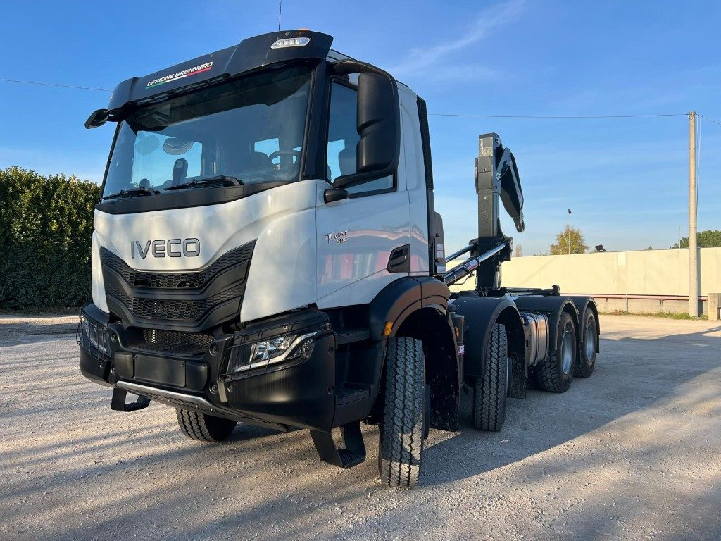 IVECO TRAKKER T-WAY AD500 NUOVO SCARRABILE - Hook lift truck: picture 1 IVECO TRAKKER T-WAY AD500 NUOVO SCARRABILE - Hook lift truck: picture 1