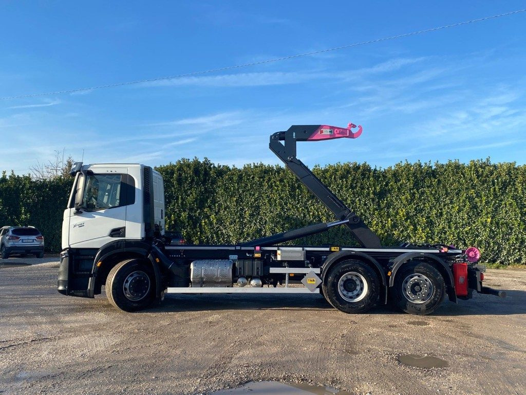 IVECO X-WAY AD280X48 NUOVO SCARRABILE PASSO 4500 - Hook lift truck: picture 3 IVECO X-WAY AD280X48 NUOVO SCARRABILE PASSO 4500 - Hook lift truck: picture 3