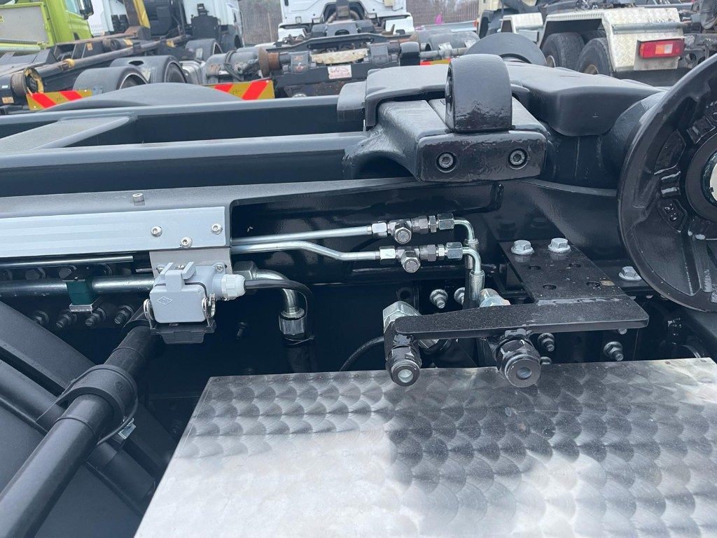 IVECO X-WAY AD350X480YPS SCARRABILE NUOVO - Hook lift truck: picture 5 IVECO X-WAY AD350X480YPS SCARRABILE NUOVO - Hook lift truck: picture 5