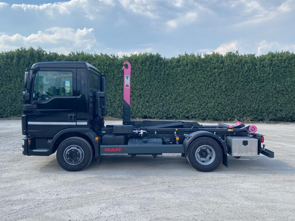 MAN TGL 12.220 CON SCARRABILE NUOVO - Hook lift truck: picture 4 MAN TGL 12.220 CON SCARRABILE NUOVO - Hook lift truck: picture 4