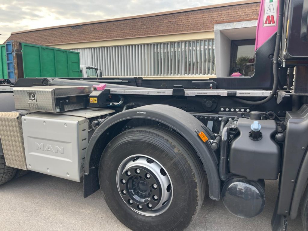 MAN TGS 41.480 SCARRABILE - Hook lift truck: picture 5 MAN TGS 41.480 SCARRABILE - Hook lift truck: picture 5