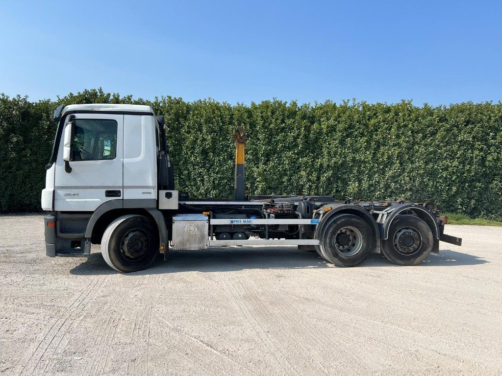 MERCEDES-BENZ MERCEDES ACTROS 25.41 SCARRABILE - Hook lift truck: picture 3 MERCEDES-BENZ MERCEDES ACTROS 25.41 SCARRABILE - Hook lift truck: picture 3