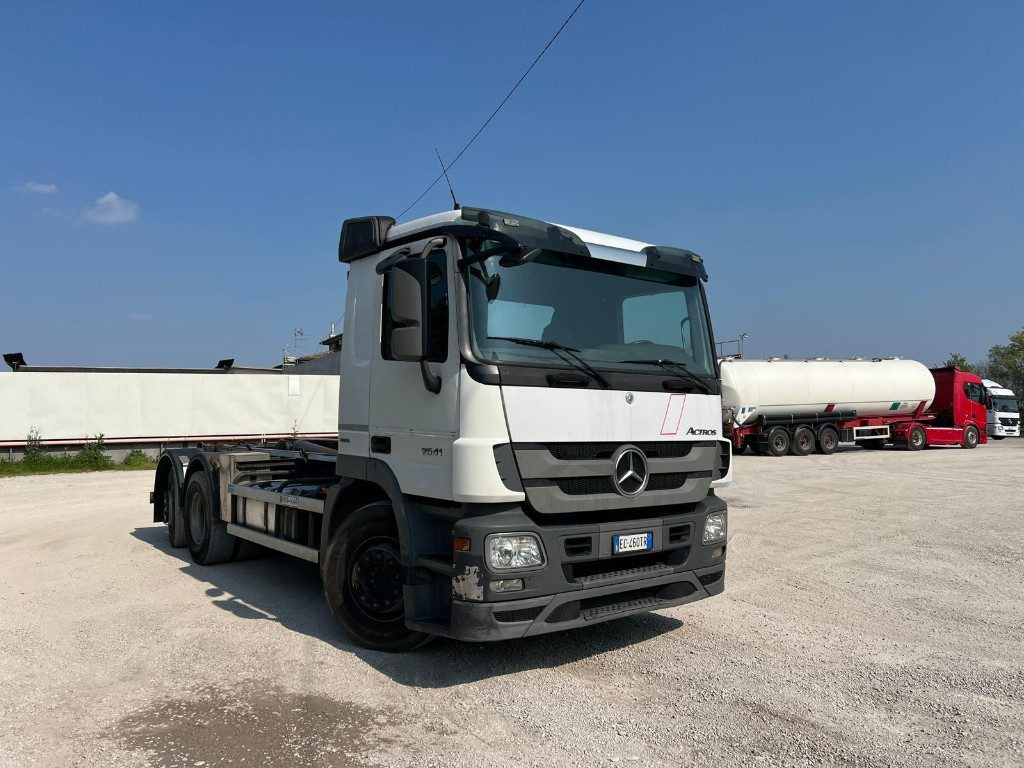 MERCEDES-BENZ MERCEDES ACTROS 25.41 SCARRABILE - Hook lift truck: picture 2 MERCEDES-BENZ MERCEDES ACTROS 25.41 SCARRABILE - Hook lift truck: picture 2