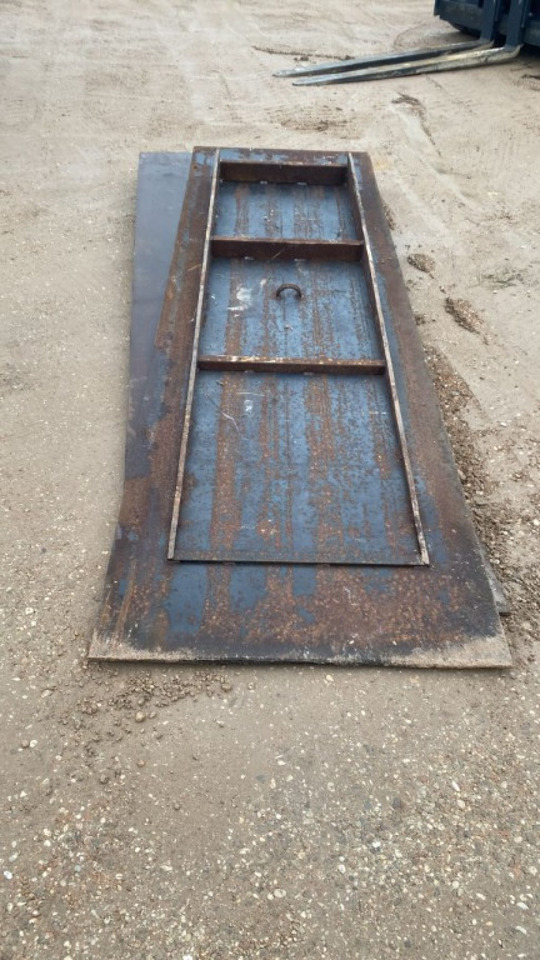 PEDANE IN FERRO PER CONTAINER - Warehouse equipment: picture 4 PEDANE IN FERRO PER CONTAINER - Warehouse equipment: picture 4