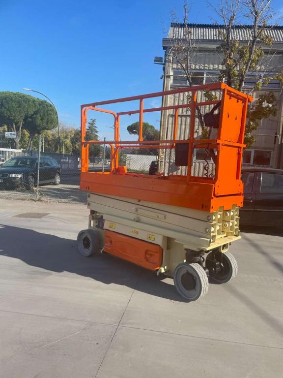 JLG 2032ES - Scissor lift: picture 3 JLG 2032ES - Scissor lift: picture 3