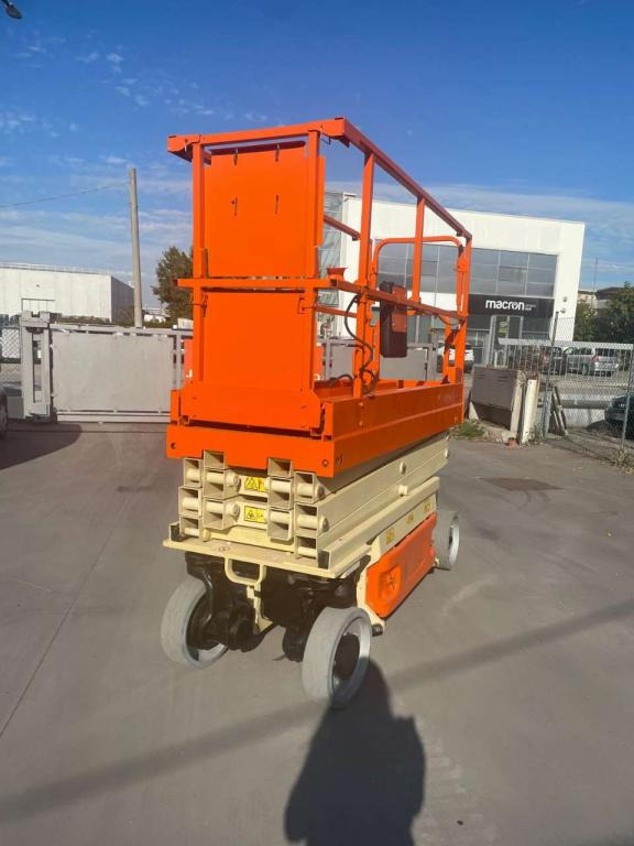 JLG 2032ES - Scissor lift: picture 2 JLG 2032ES - Scissor lift: picture 2