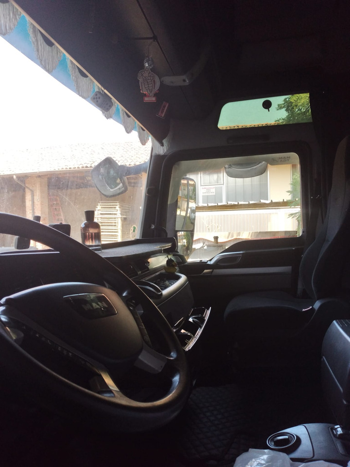 MAN TGX 18.440 - Tractor unit: picture 5 MAN TGX 18.440 - Tractor unit: picture 5