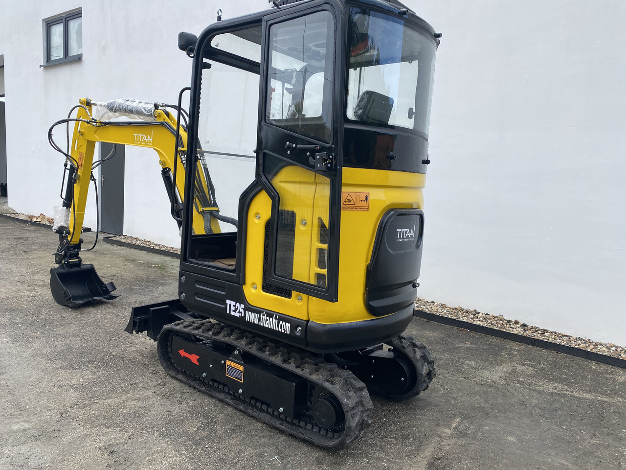 TITAN TE25 - Mini excavator: picture 2 TITAN TE25 - Mini excavator: picture 2