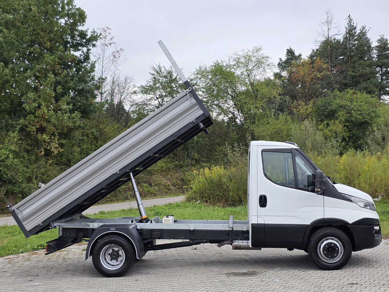 IVECO Daily 70c-17 Wywrotka 3.80 M ! Kiper 3-Stronny ! Klima ! 3.0 HPI * 170 Hp ! Super Stan ! Z Włoch ! - Tipper van: picture 3 IVECO Daily 70c-17 Wywrotka 3.80 M ! Kiper 3-Stronny ! Klima ! 3.0 HPI * 170 Hp ! Super Stan ! Z Włoch ! - Tipper van: picture 3