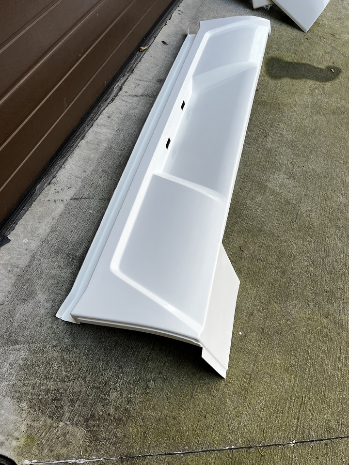 Zderzak tylny VOLVO 9500 9700 9900, B12 VOLVO 9500 9700 9900 - Bumper for Coach: picture 4 Zderzak tylny VOLVO 9500 9700 9900, B12 VOLVO 9500 9700 9900 - Bumper for Coach: picture 4