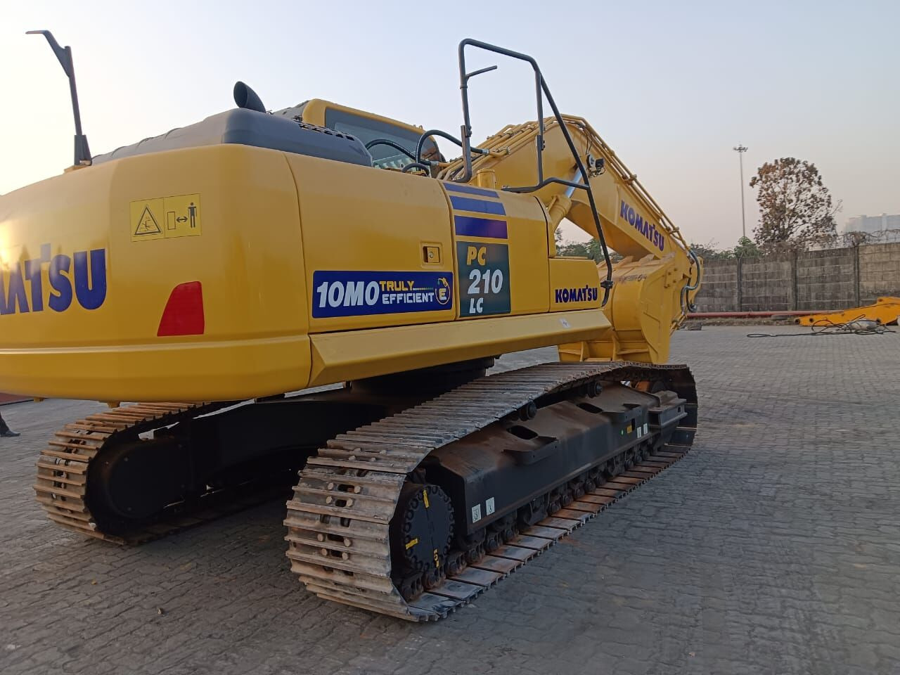 New Komatsu PC210 tracked excavator - Crawler excavator: picture 2 New Komatsu PC210 tracked excavator - Crawler excavator: picture 2