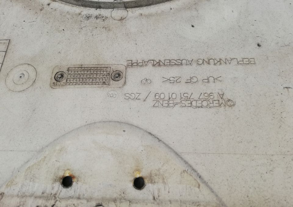 ATRAPA GRILL MASKA MERCEDES ATEGO EURO6 - Hood for Truck: picture 2 ATRAPA GRILL MASKA MERCEDES ATEGO EURO6 - Hood for Truck: picture 2