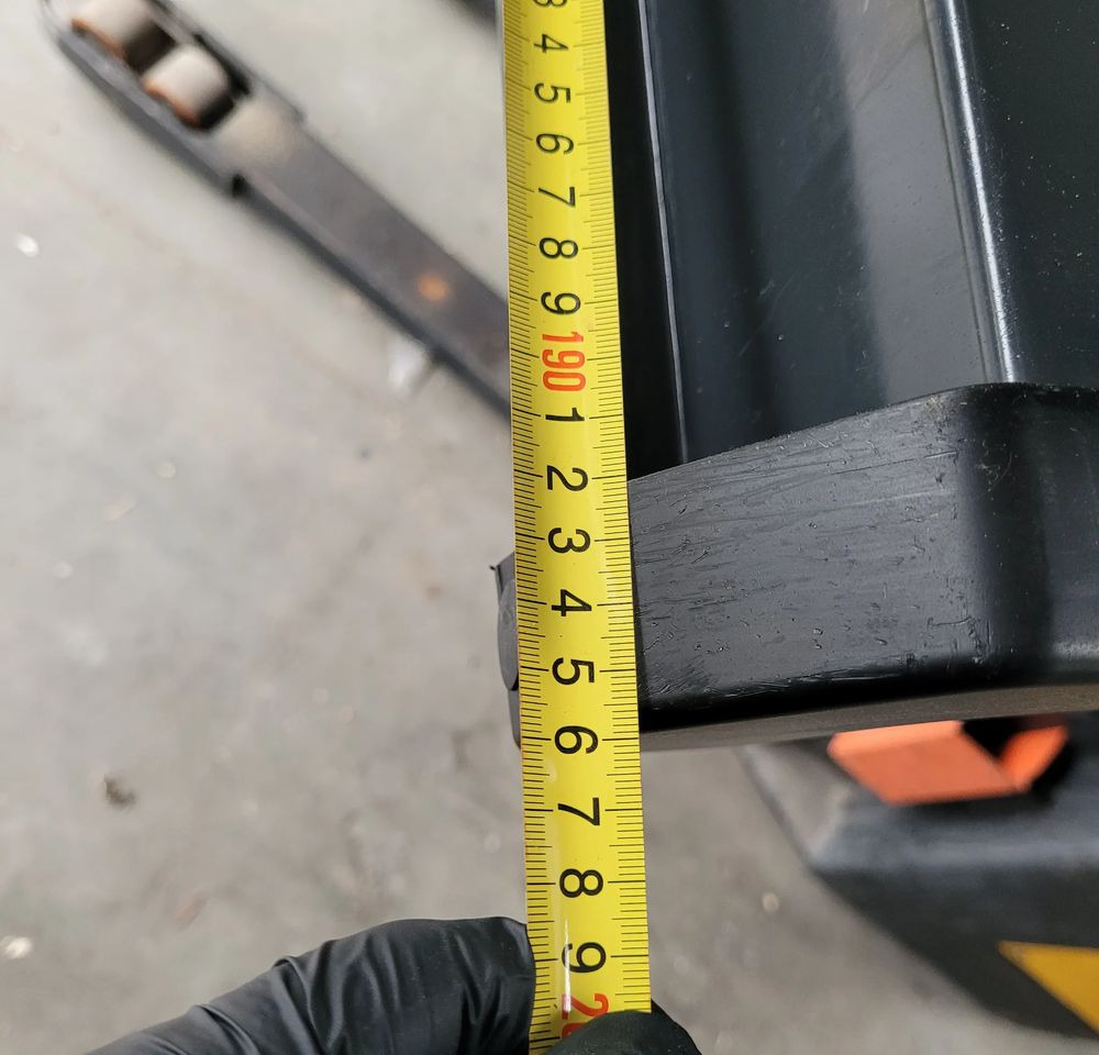 BELKA TYŁ ZDERZAK IVECO DAILY 5802852176 196CM - Bumper for Commercial vehicle: picture 5 BELKA TYŁ ZDERZAK IVECO DAILY 5802852176 196CM - Bumper for Commercial vehicle: picture 5