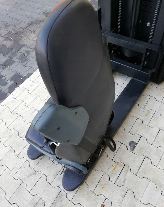 FOTEL KIEROWCY DAF XF CF LF - Seat for Truck: picture 4 FOTEL KIEROWCY DAF XF CF LF - Seat for Truck: picture 4