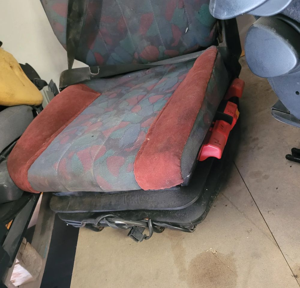 FOTEL KIEROWCY MERCEDES ATEGO CHWALIM116 - Seat for Truck: picture 2 FOTEL KIEROWCY MERCEDES ATEGO CHWALIM116 - Seat for Truck: picture 2