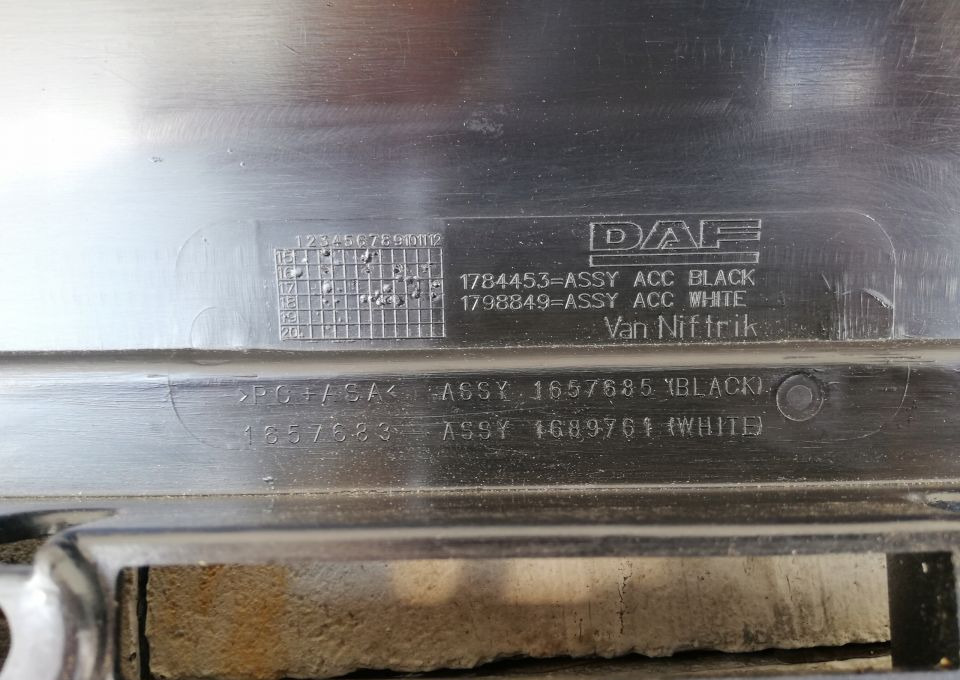 GRILL ATRAPA DAF CF NOWY ORYGINAŁ 1784453 - Grill for Truck: picture 5 GRILL ATRAPA DAF CF NOWY ORYGINAŁ 1784453 - Grill for Truck: picture 5